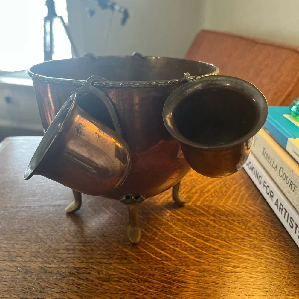 Small Copper Footed Cauldron Pot with Hanging Demitasse Cups Unusual! - Picture 4 of 7